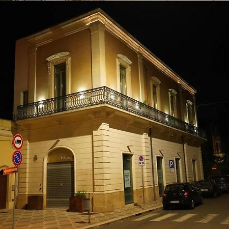 Palazzo 41 Rental Rooms San Pietro Vernotico Esterno foto