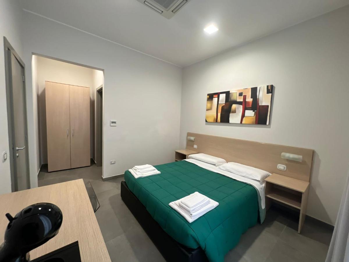 Palazzo 41 Rental Rooms San Pietro Vernotico Esterno foto