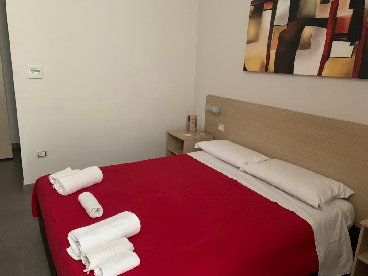 Palazzo 41 Rental Rooms San Pietro Vernotico Esterno foto