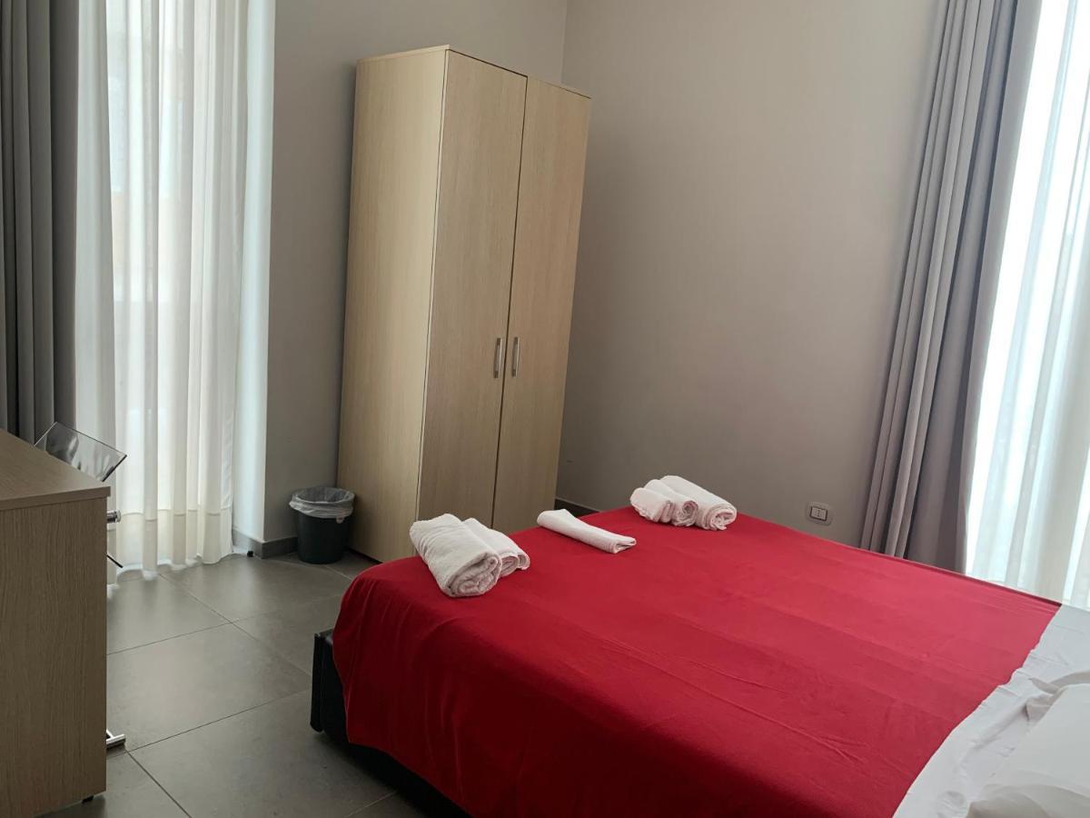 Palazzo 41 Rental Rooms San Pietro Vernotico Esterno foto
