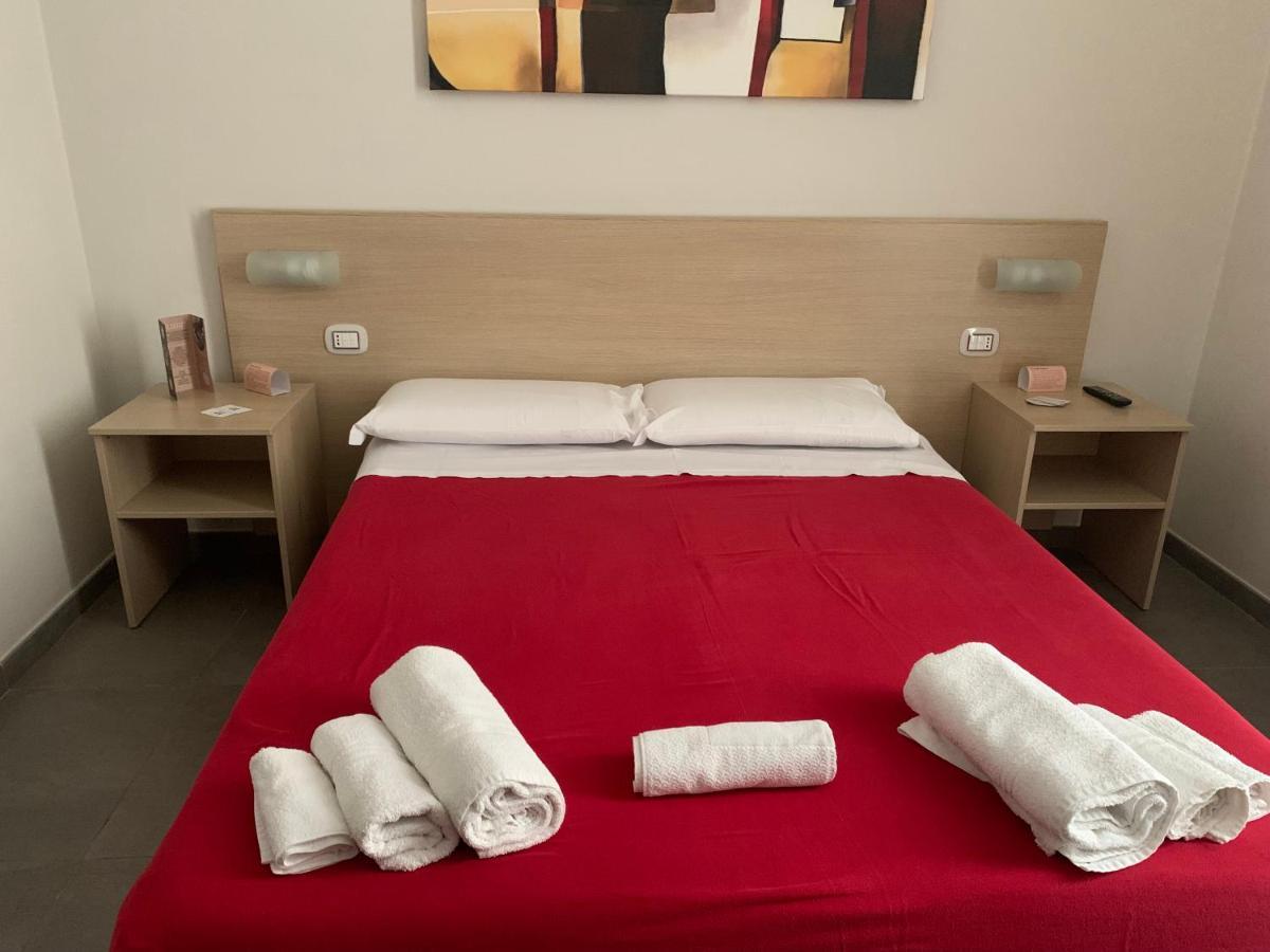 Palazzo 41 Rental Rooms San Pietro Vernotico Esterno foto